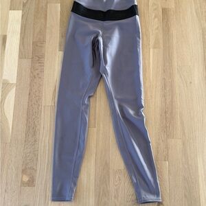 ALO Yoga Lavender-Gray Leggings with Black Waistband